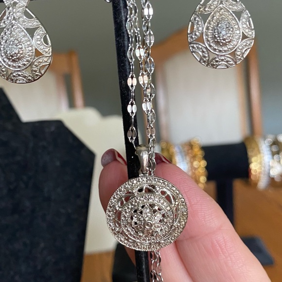 KARIS COLLECTION OF BEAUTY - Picture 7 of 10